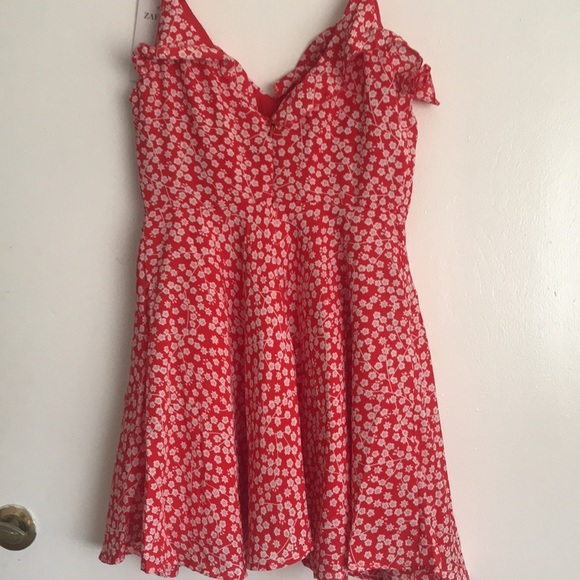 NWT. Cute flouncy red dress. - Picture 4 of 9